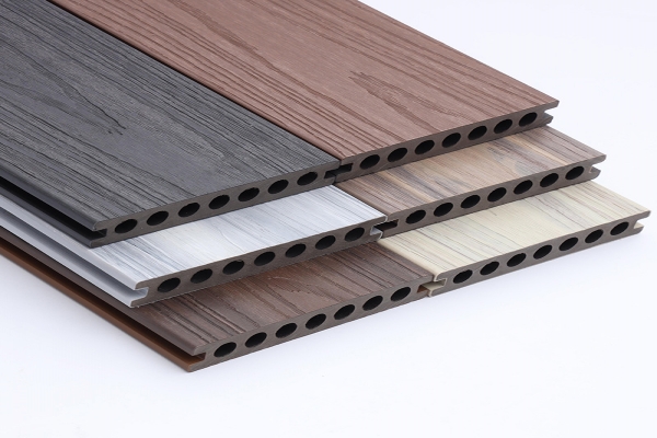 成都木塑厂家：木塑地板多少钱一个平方